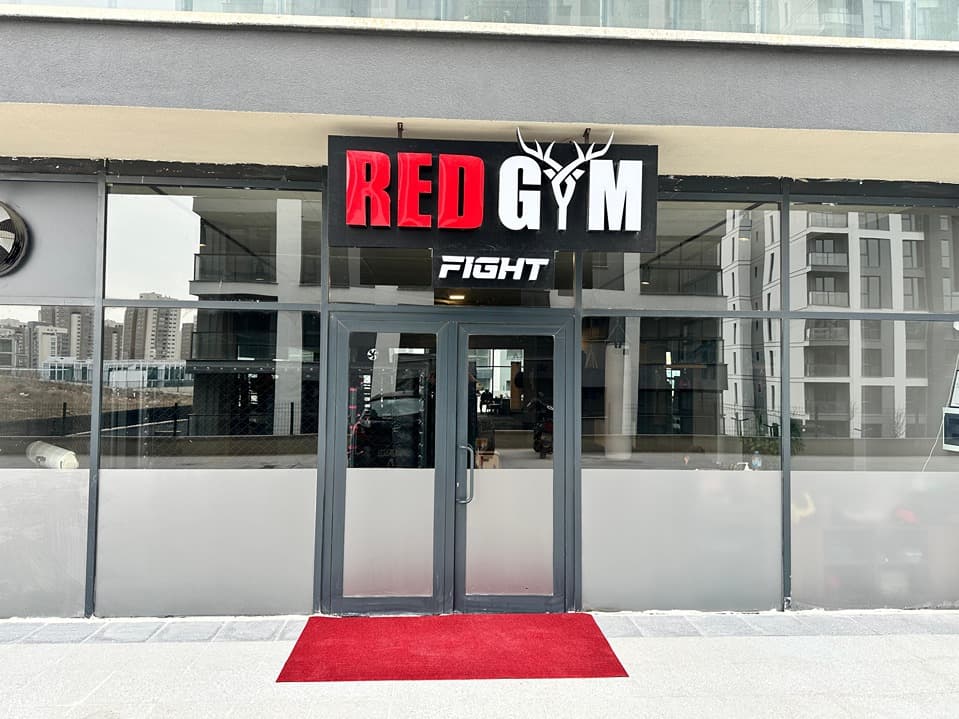 Red Gym Fight 